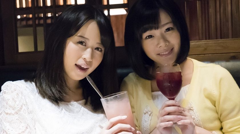 ETQT-051 "Drinking ~ ♪" 3P vaginal cum shot to the girl who got it at the izakaya! Check the dick in the open book! Isn't it slippery! 